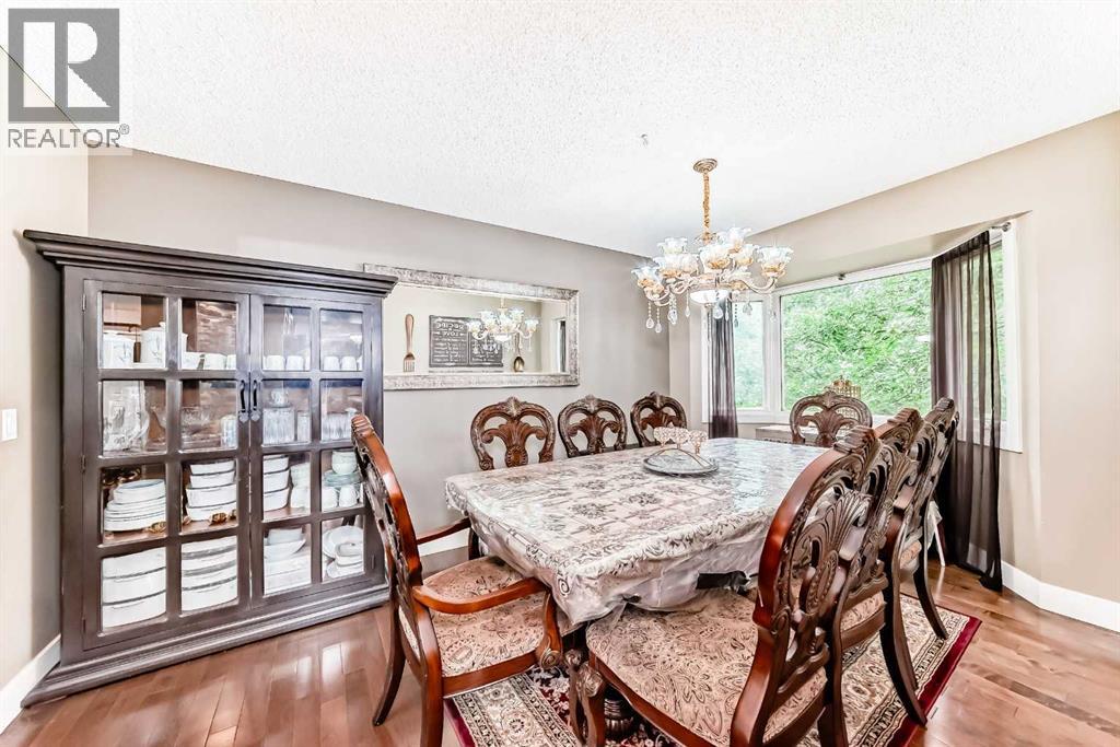 Single Family House for Sale in  Varsity Estates Court NW Varsity Calgary 