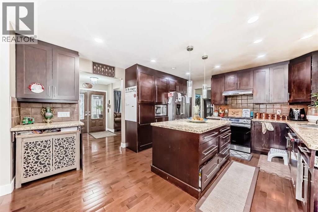 Single Family House for Sale in  Varsity Estates Court NW Varsity Calgary 