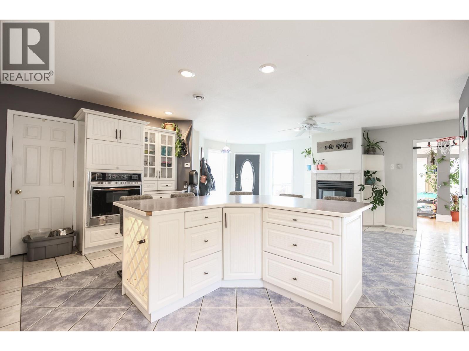  384 19 Road, Oliver