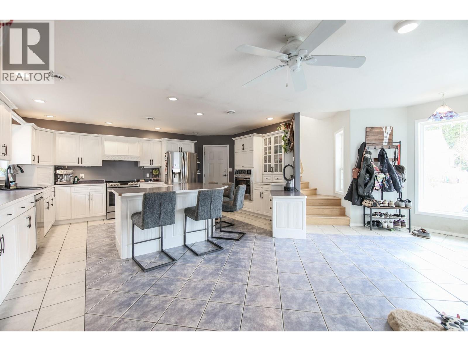  384 19 Road, Oliver