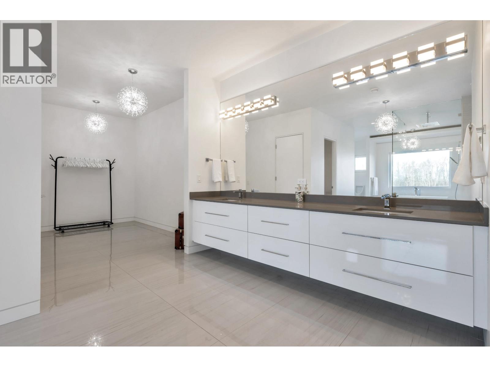 4259 RIVER Road West, Delta