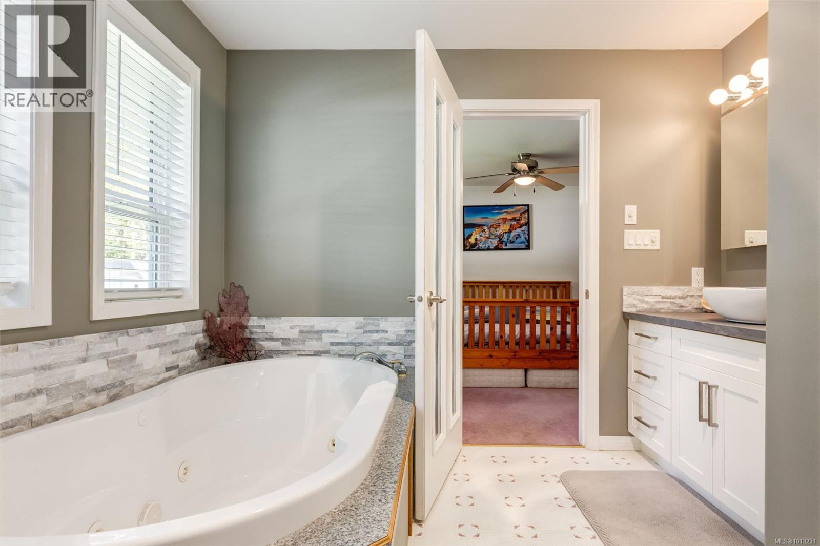 1356 Meadowood Way, Qualicum Beach