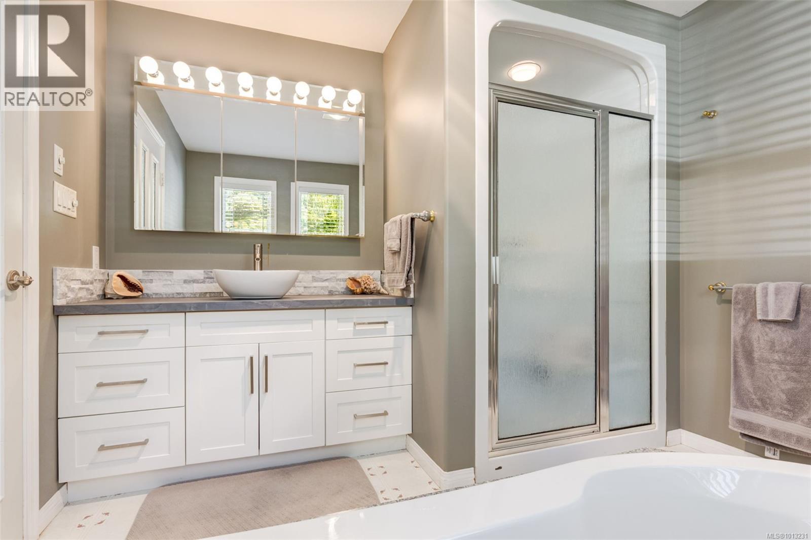 1356 Meadowood Way, Qualicum Beach