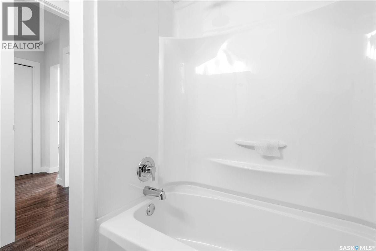 Single Family House Bungalow for Sale in  Mckinley AVENUE Regina 