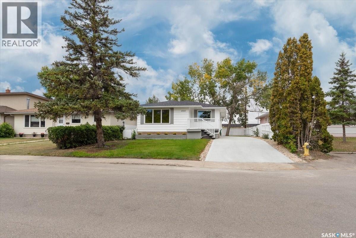 Single Family House Bungalow for Sale in  Mckinley AVENUE Regina 