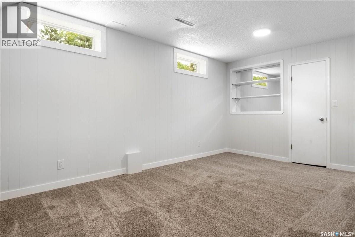Single Family House Bungalow for Sale in  Mckinley AVENUE Regina 