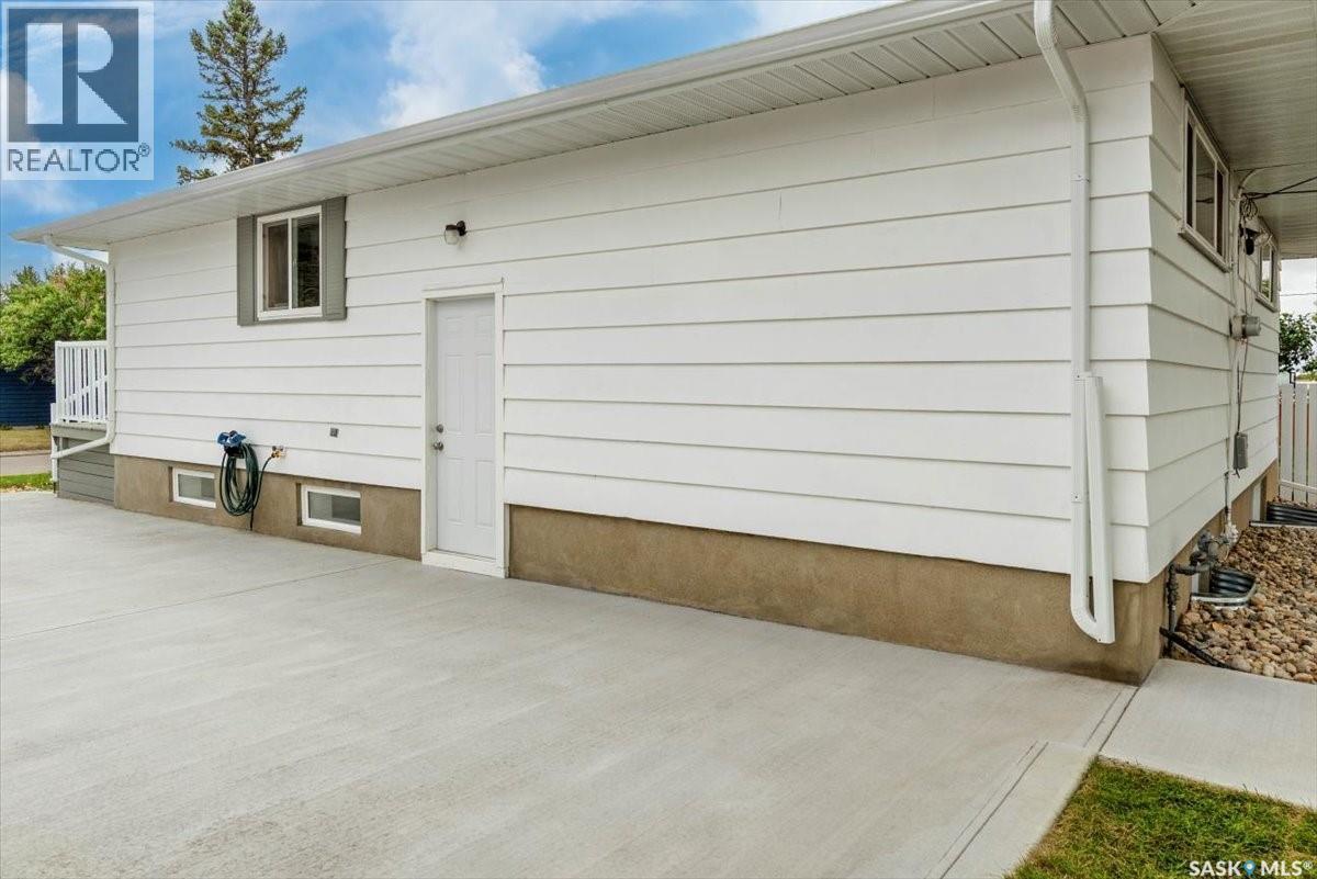 Single Family House Bungalow for Sale in  Mckinley AVENUE Regina 