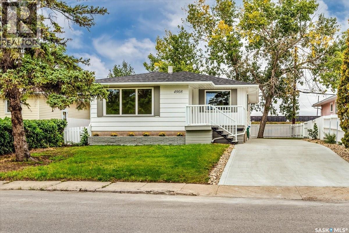 Single Family House Bungalow for Sale in  Mckinley AVENUE Regina 