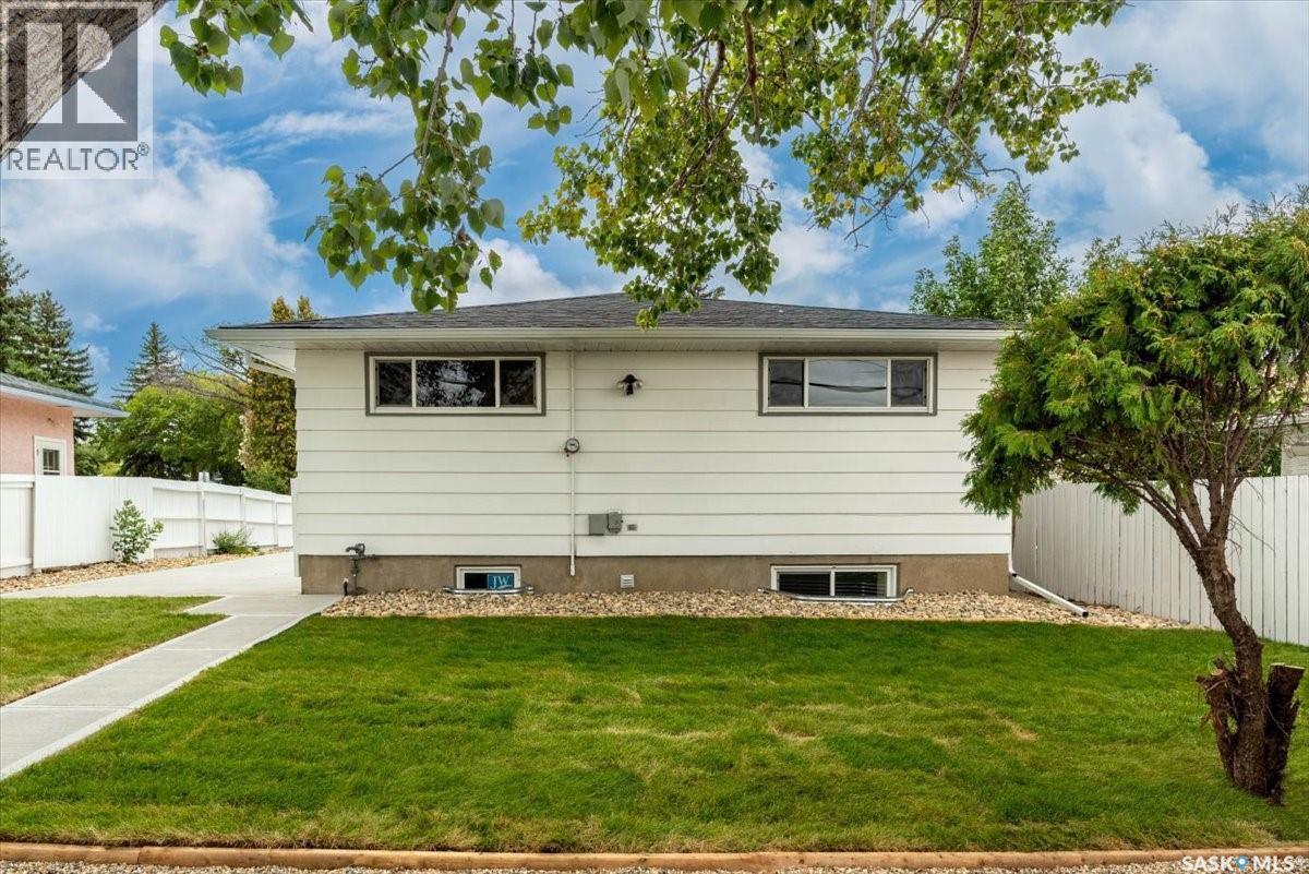 Single Family House Bungalow for Sale in  Mckinley AVENUE Regina 