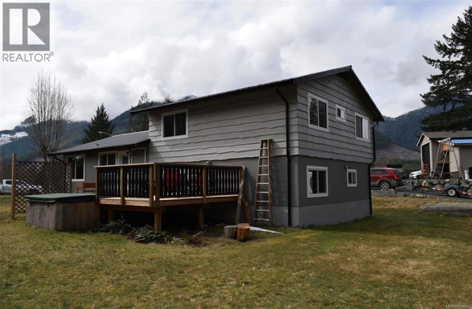 630 Dogwood Dr, Gold River
