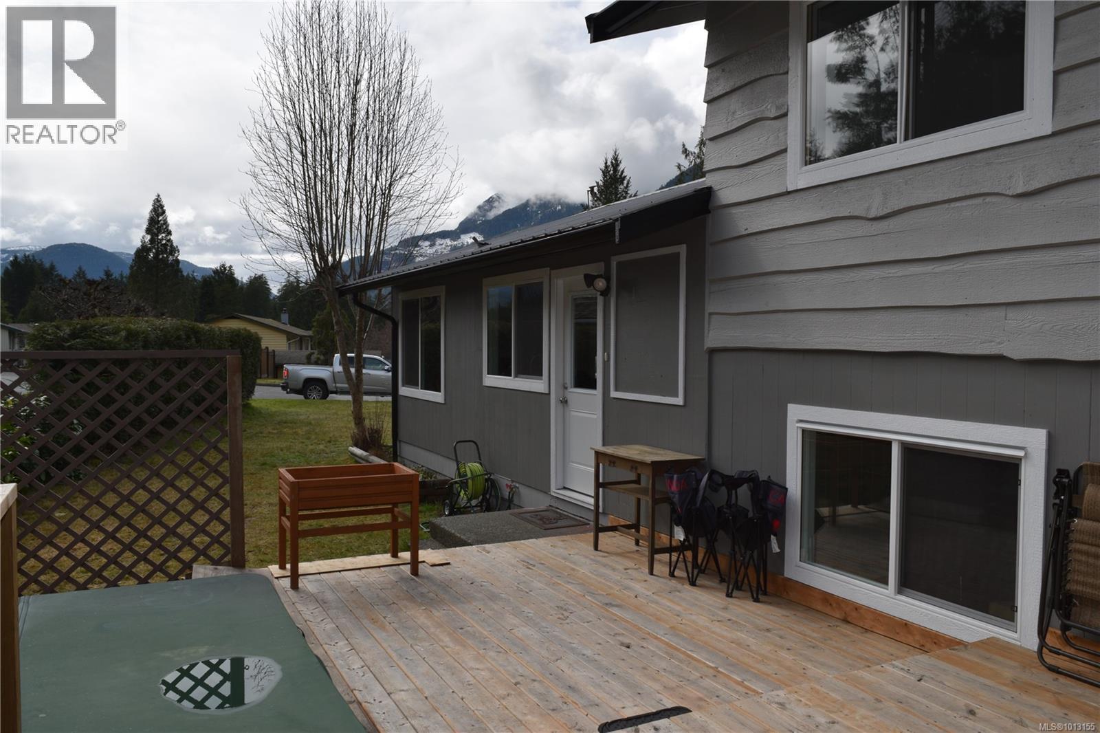 630 Dogwood Dr, Gold River