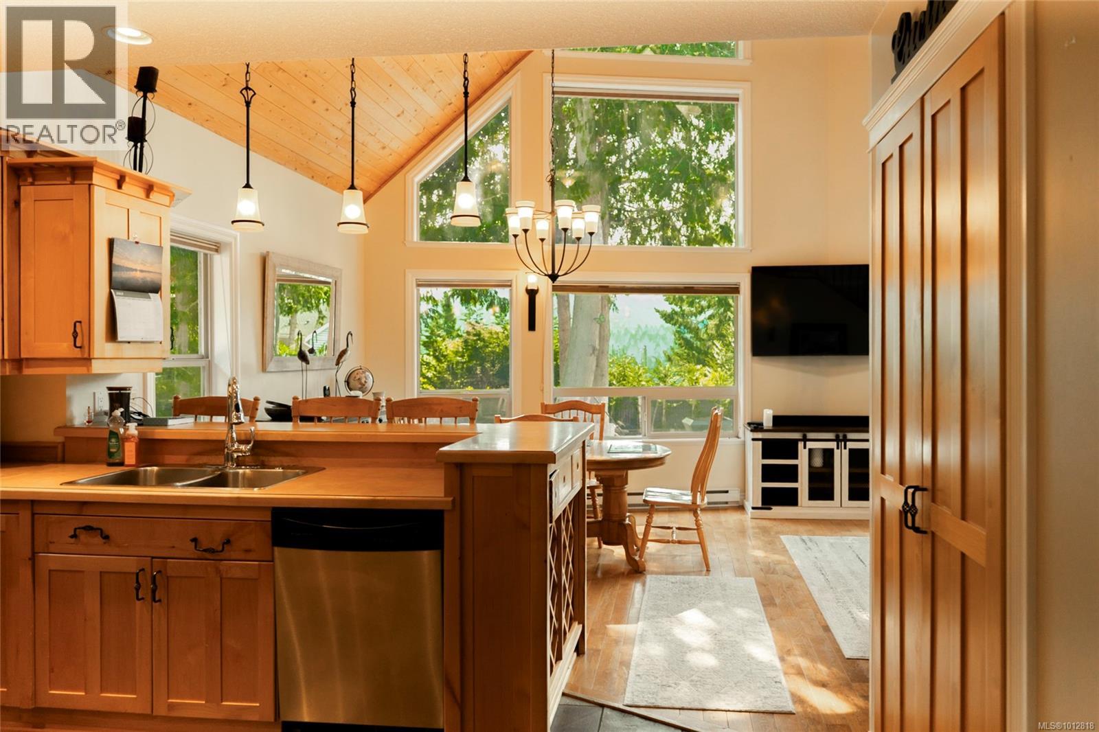 1751 Martini Way, Qualicum Beach