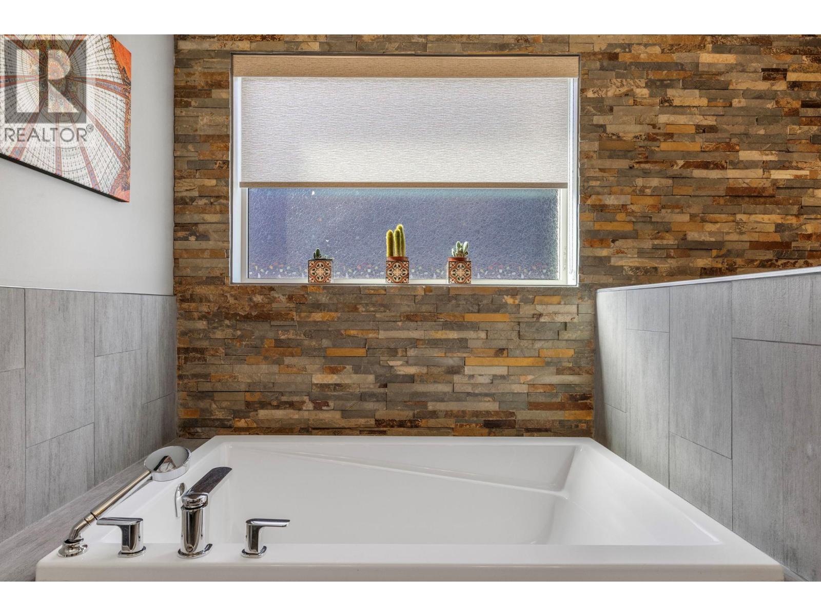  13053 Shoreline Drive, Lake Country