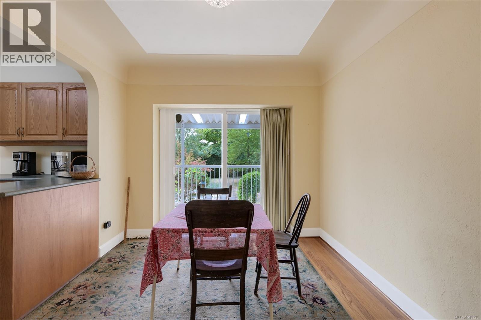 2587 MacDonald Dr W, Saanich