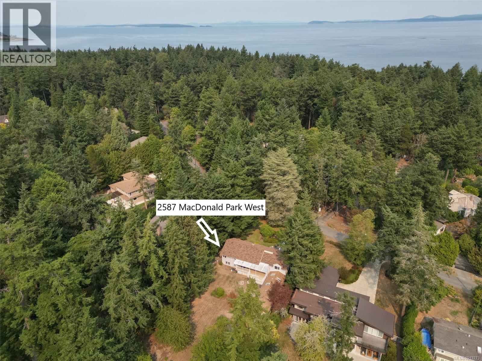 2587 MacDonald Dr W, Saanich