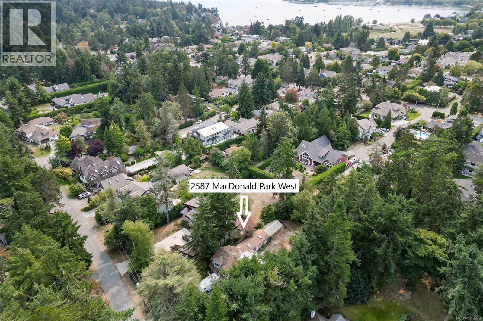 2587 MacDonald Dr W, Saanich