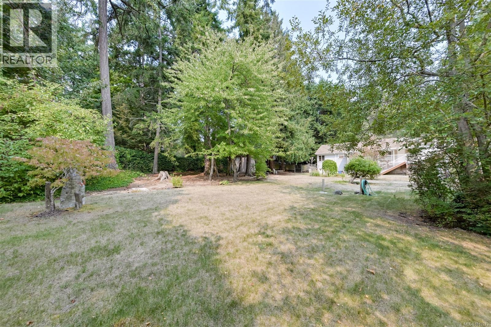 2587 MacDonald Dr W, Saanich