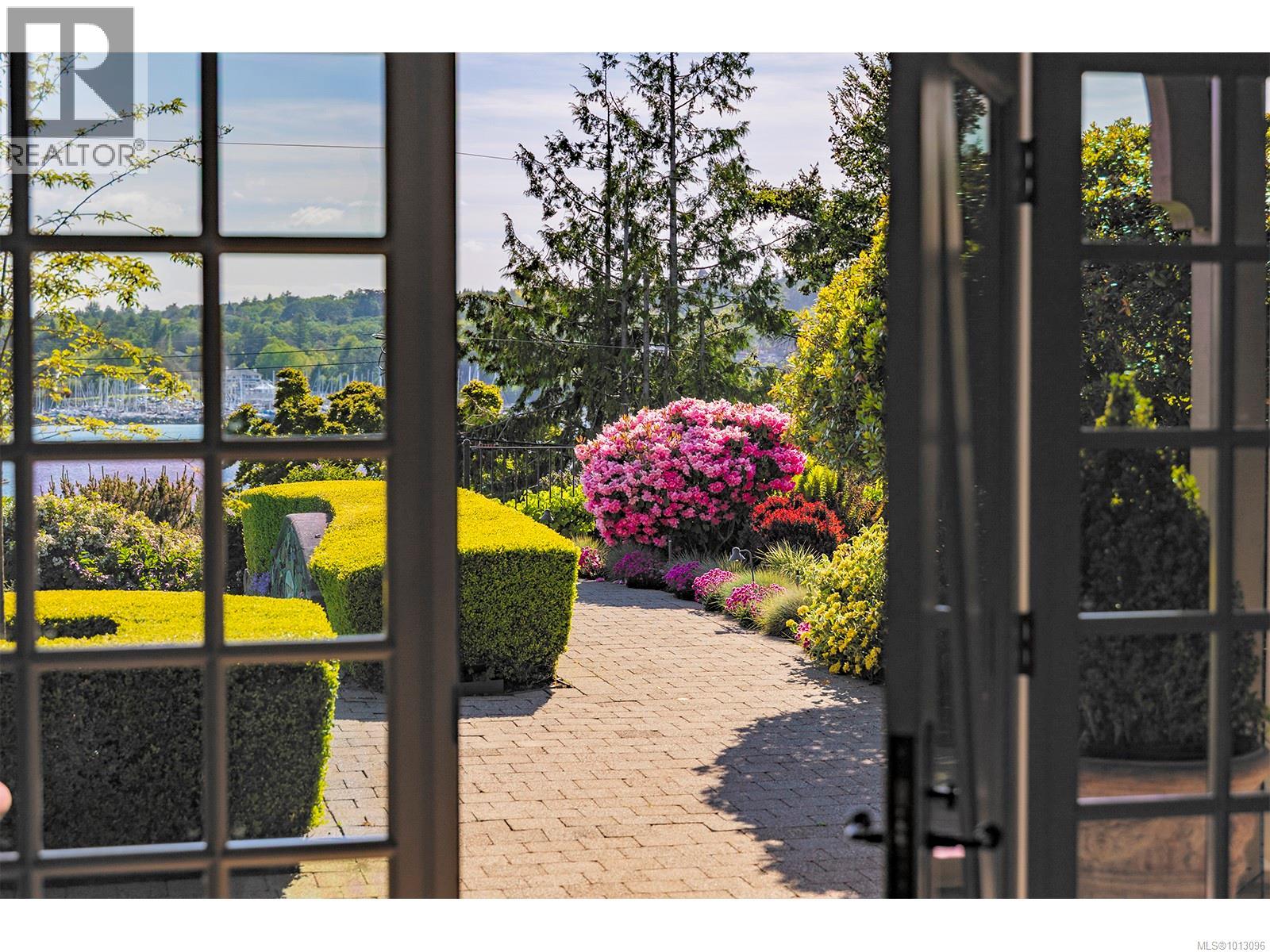  2766 Sea View Road, Saanich