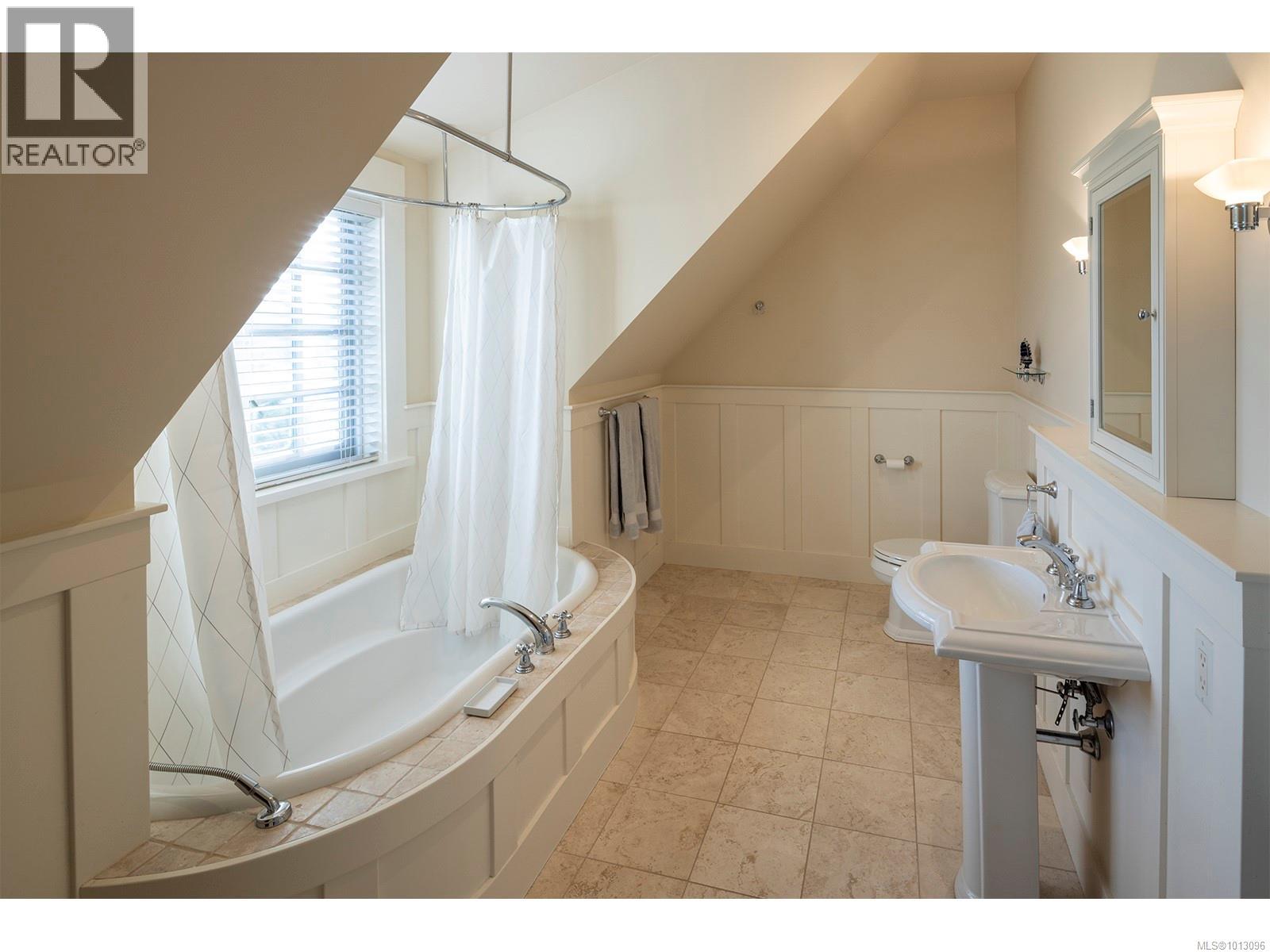 2766 Sea View Road, Saanich