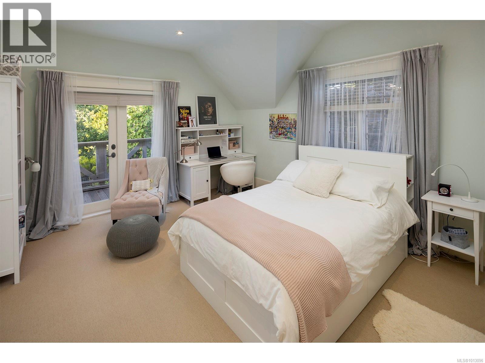  2766 Sea View Road, Saanich