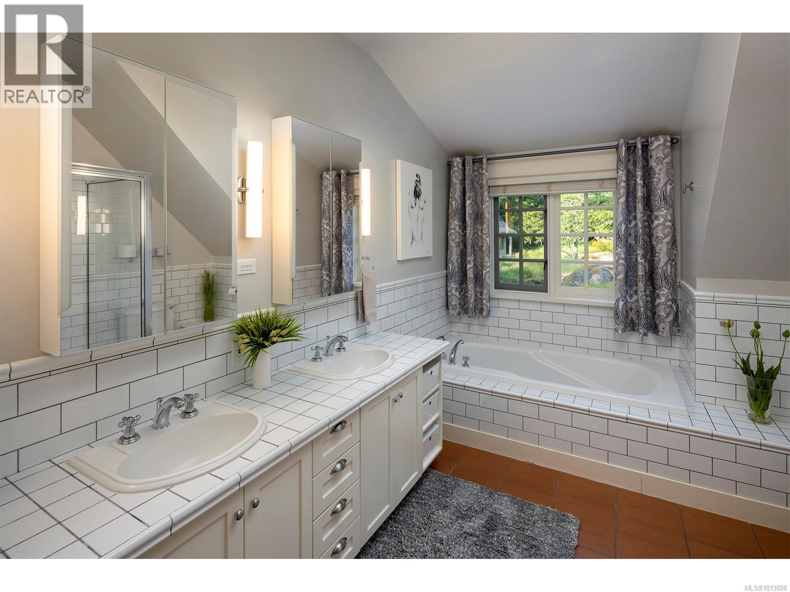  2766 Sea View Road, Saanich