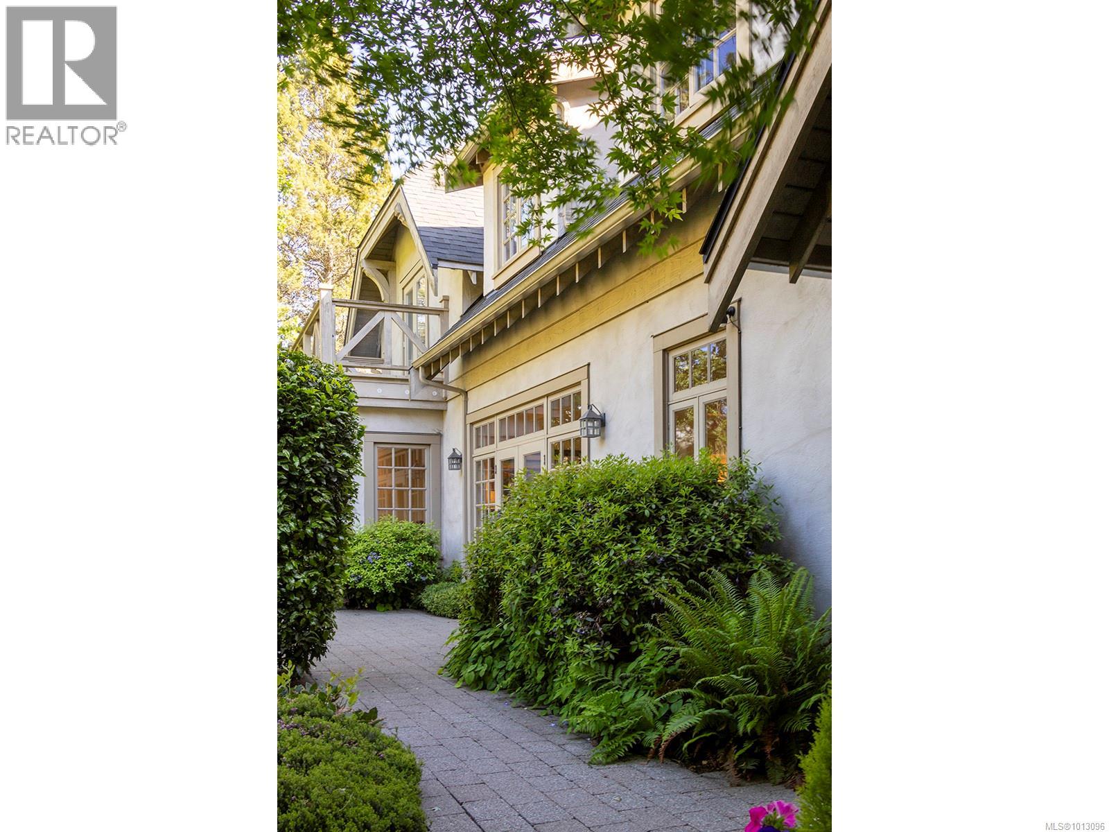  2766 Sea View Road, Saanich