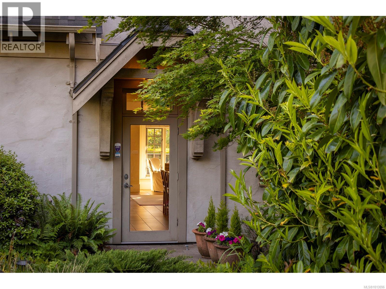  2766 Sea View Road, Saanich