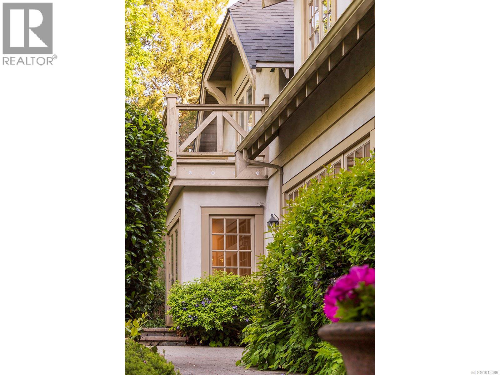  2766 Sea View Road, Saanich