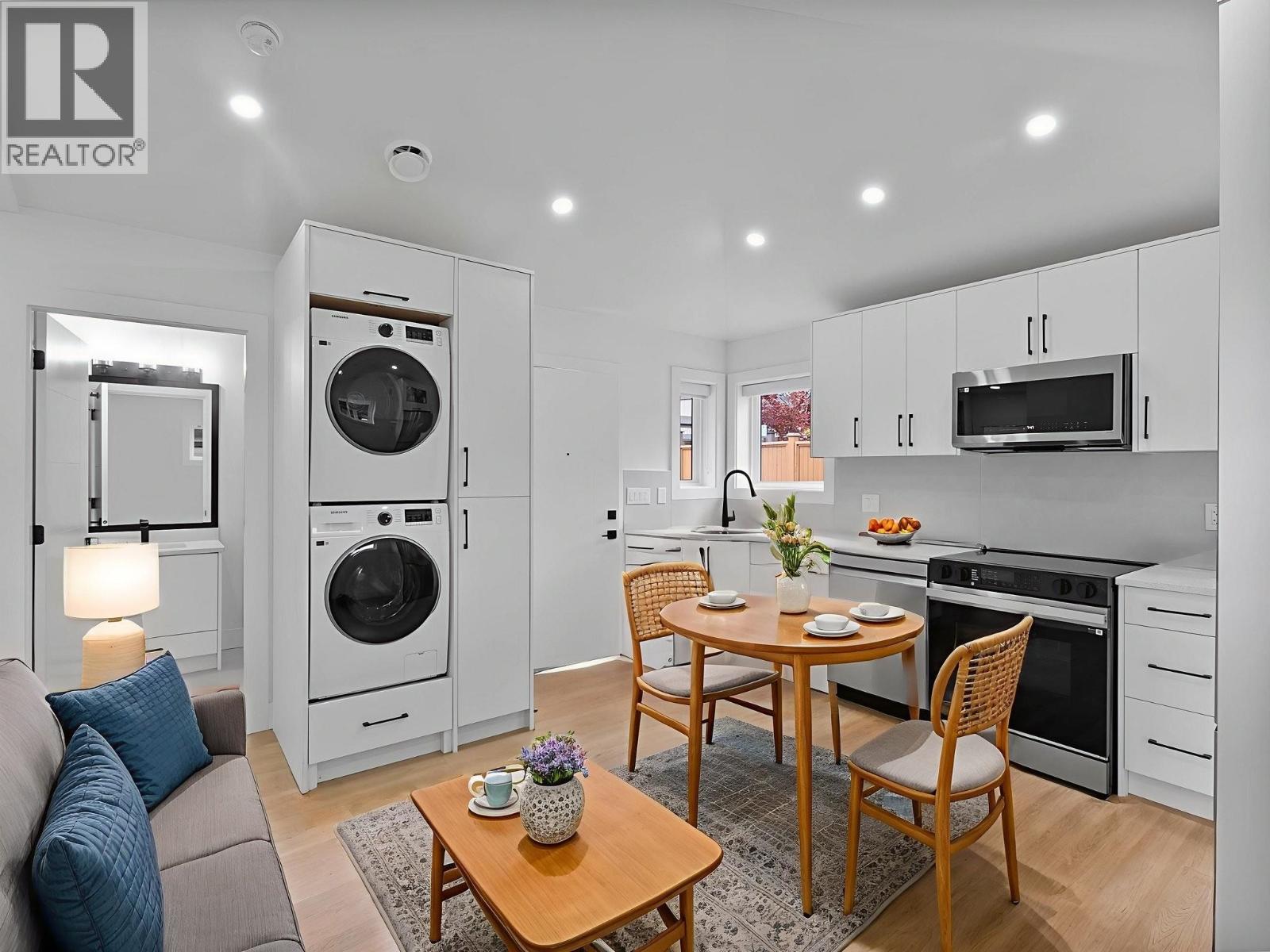 218 OSBORNE AVENUE, New Westminster