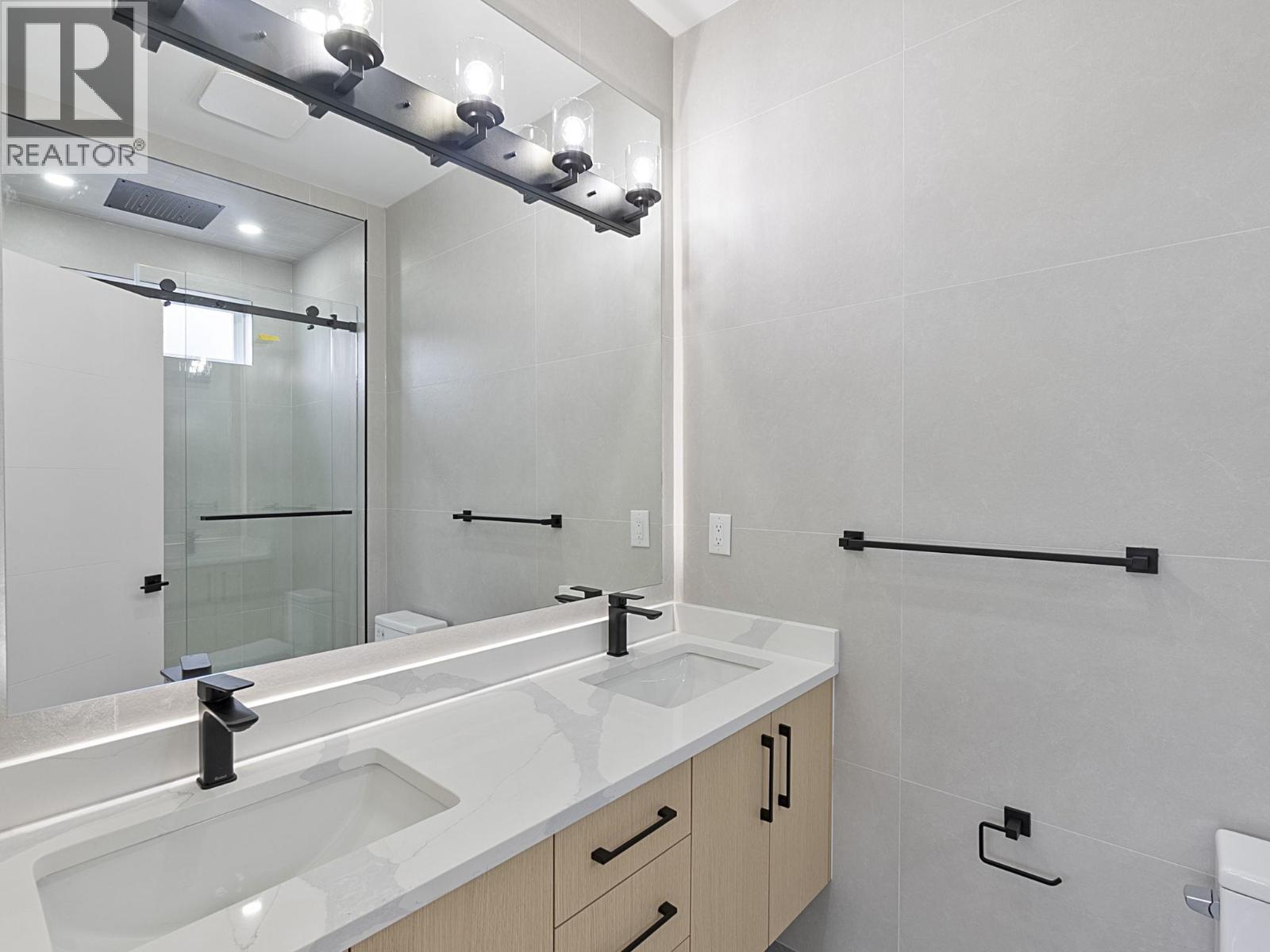 218 OSBORNE AVENUE, New Westminster