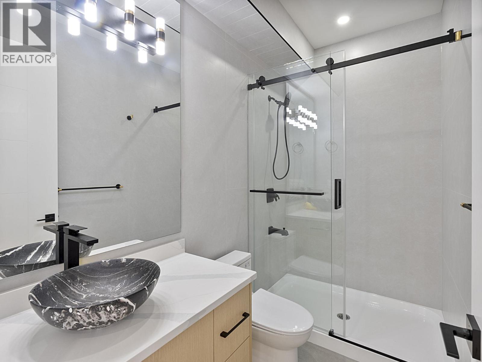 218 OSBORNE AVENUE, New Westminster