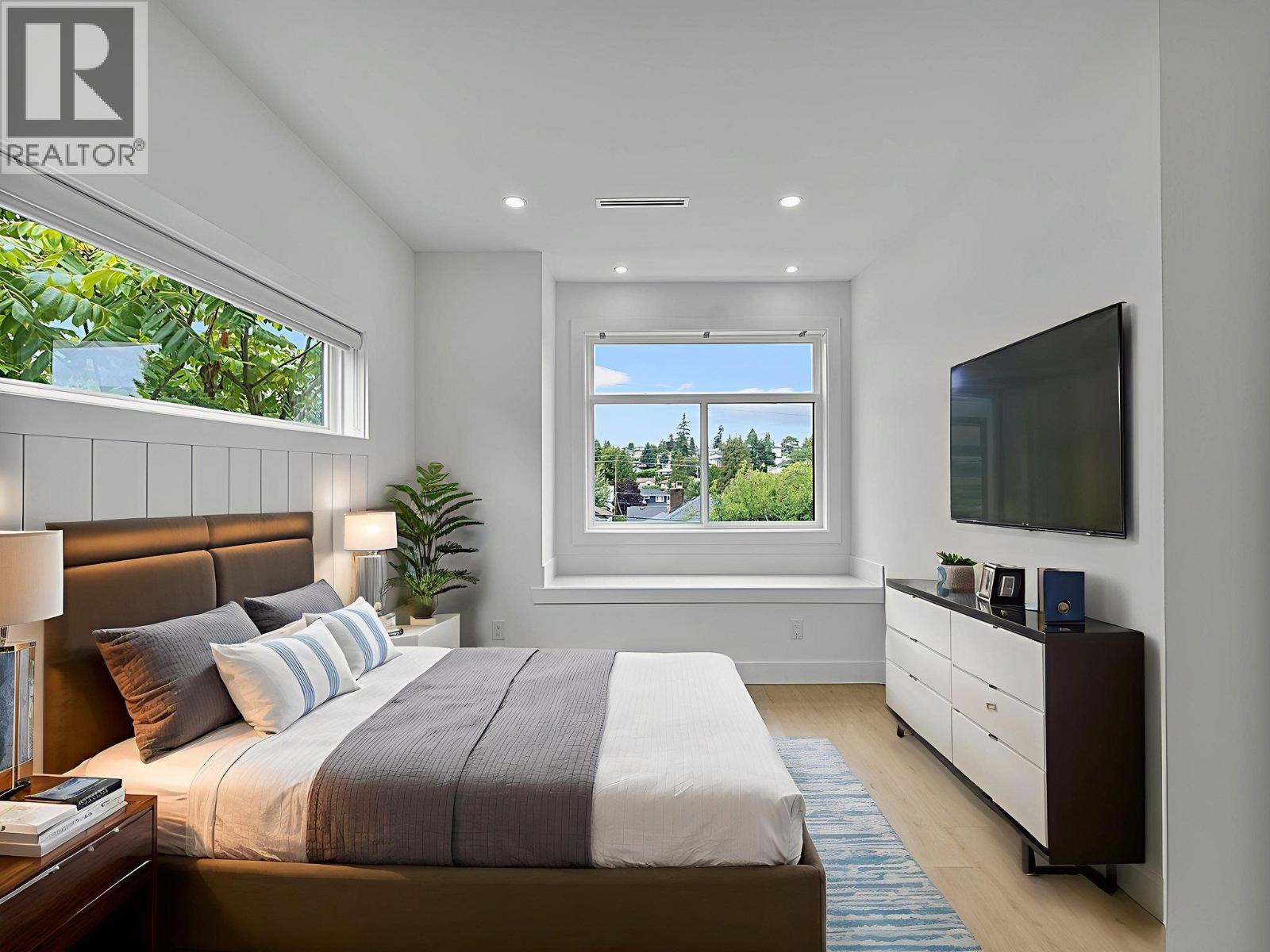 218 OSBORNE AVENUE, New Westminster