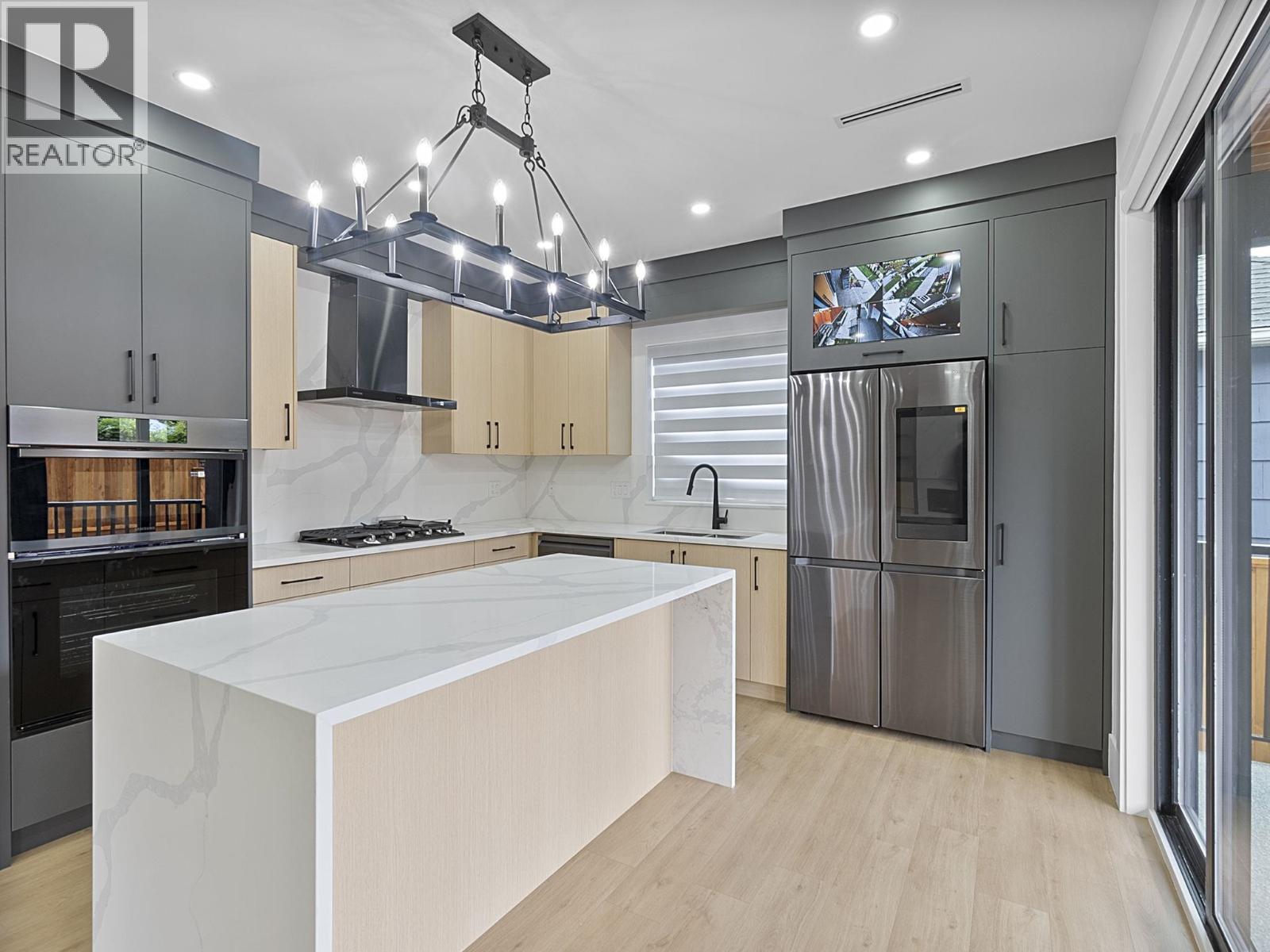 218 OSBORNE AVENUE, New Westminster