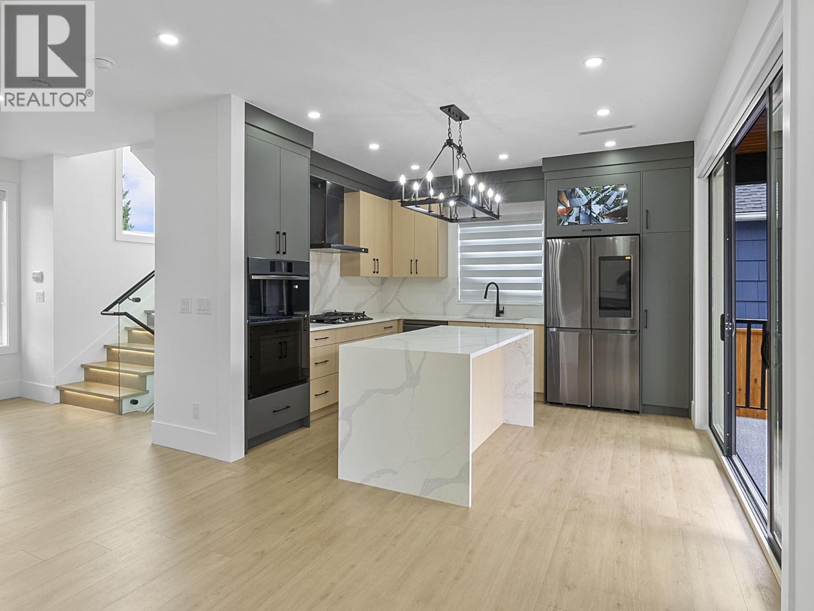 218 OSBORNE AVENUE, New Westminster