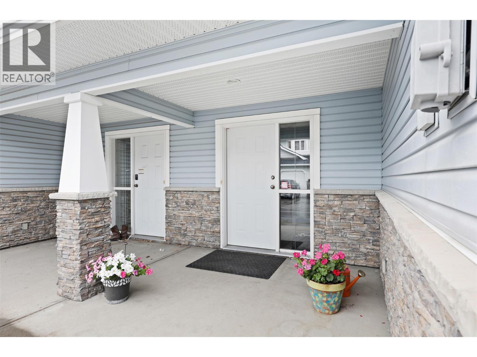 1945 Grasslands Boulevard, Kamloops - Exteriors - Photo 3