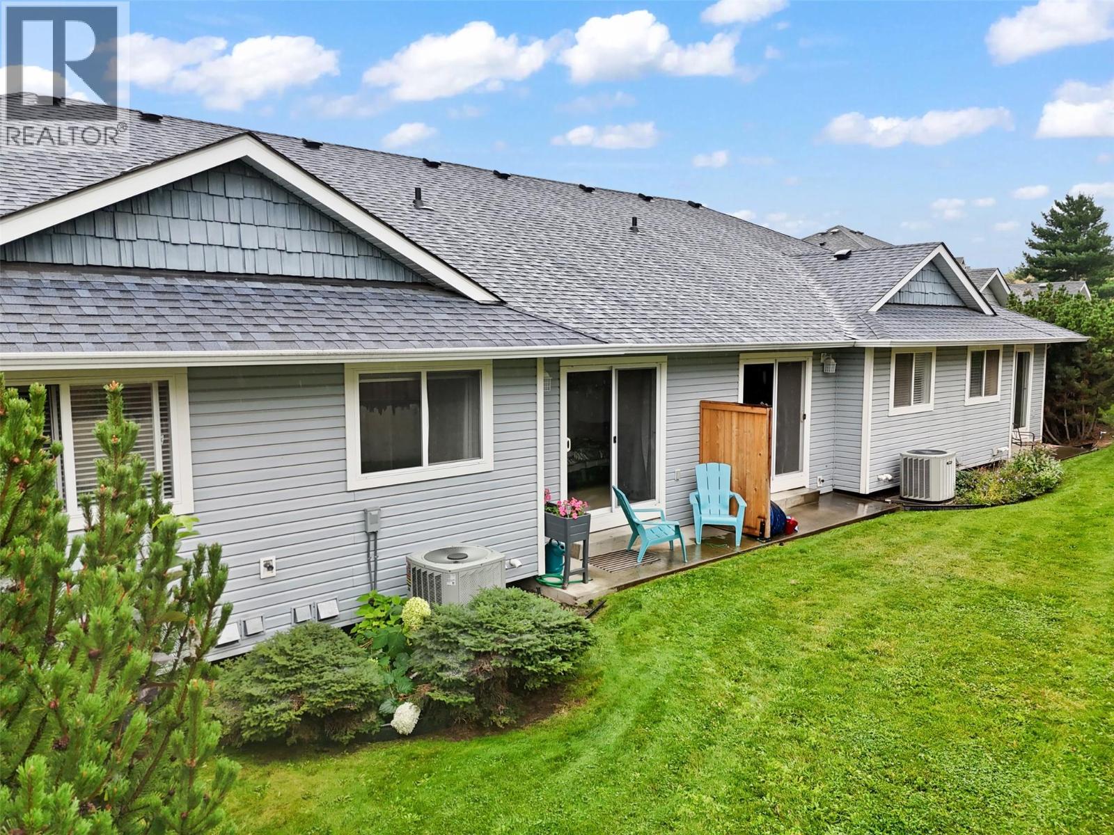 1945 Grasslands Boulevard, Kamloops - Exteriors - Photo 2