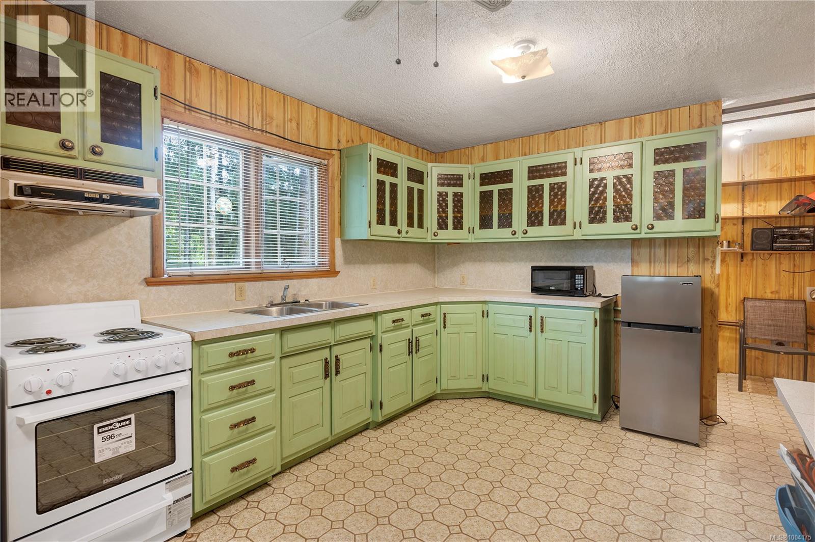 413 Cape Mudge Rd, Quadra Island