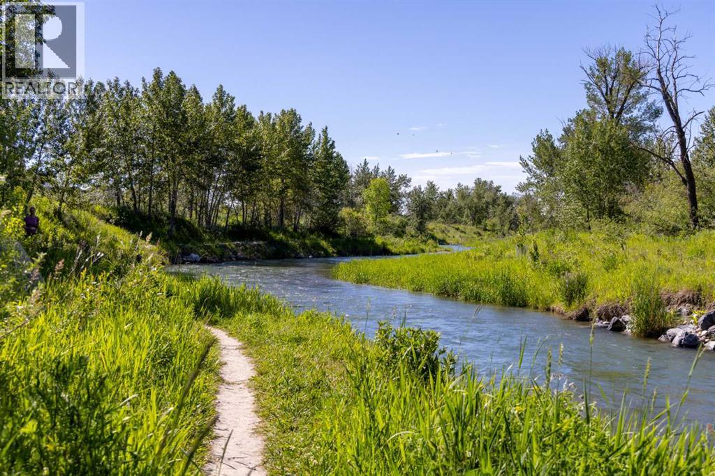 Single Family House for Sale in   Quarry Gate SE Douglasdale/Glen Calgary 