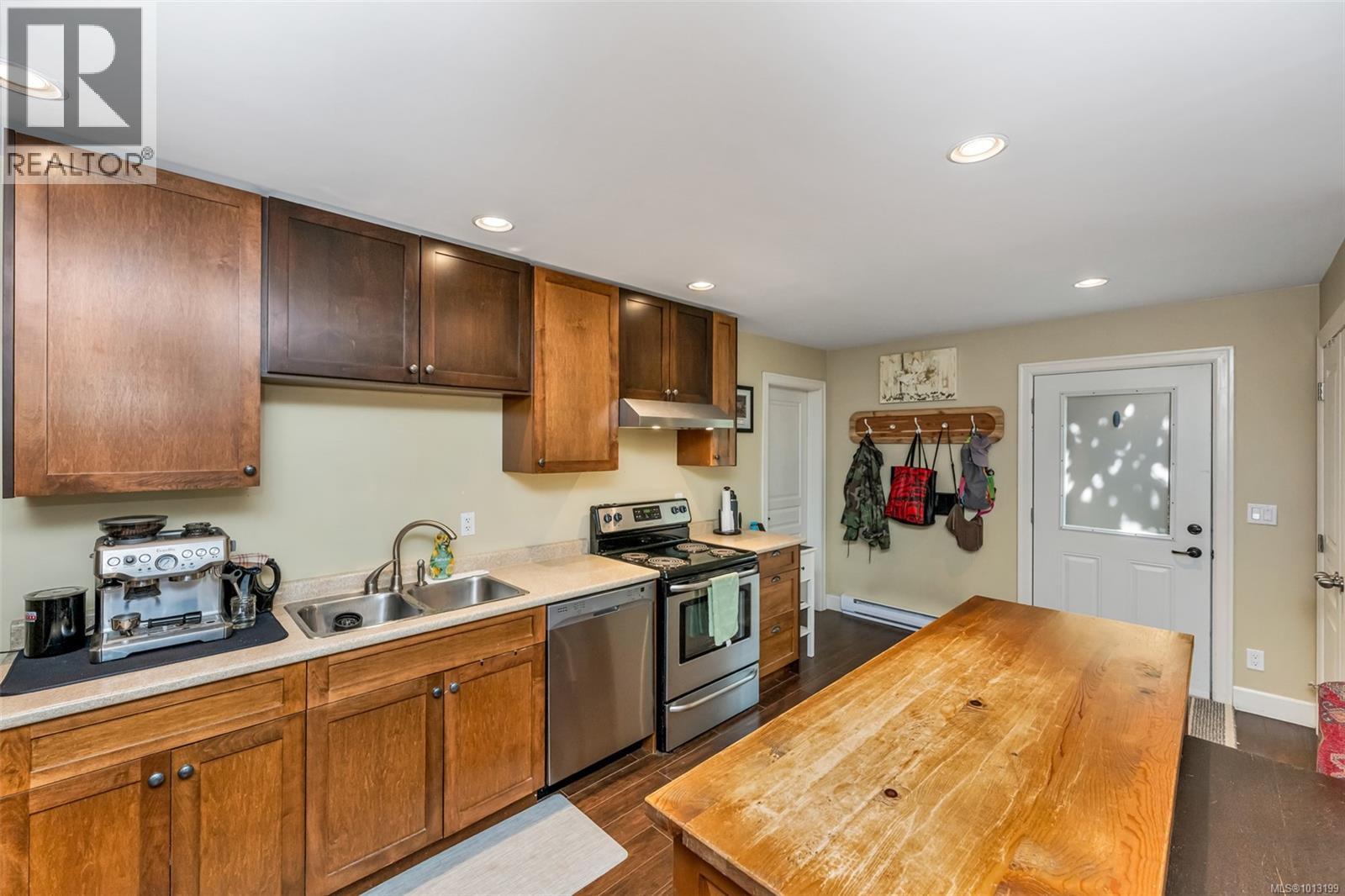  2180 Harrow Gate, Langford