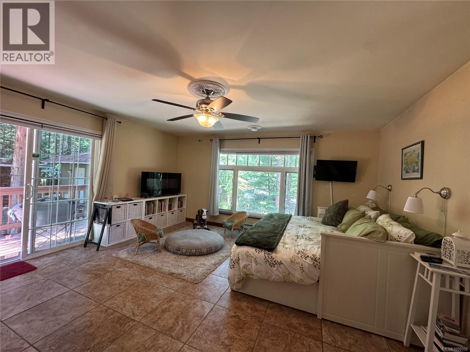 559 Blitz Rd, Mayne Island