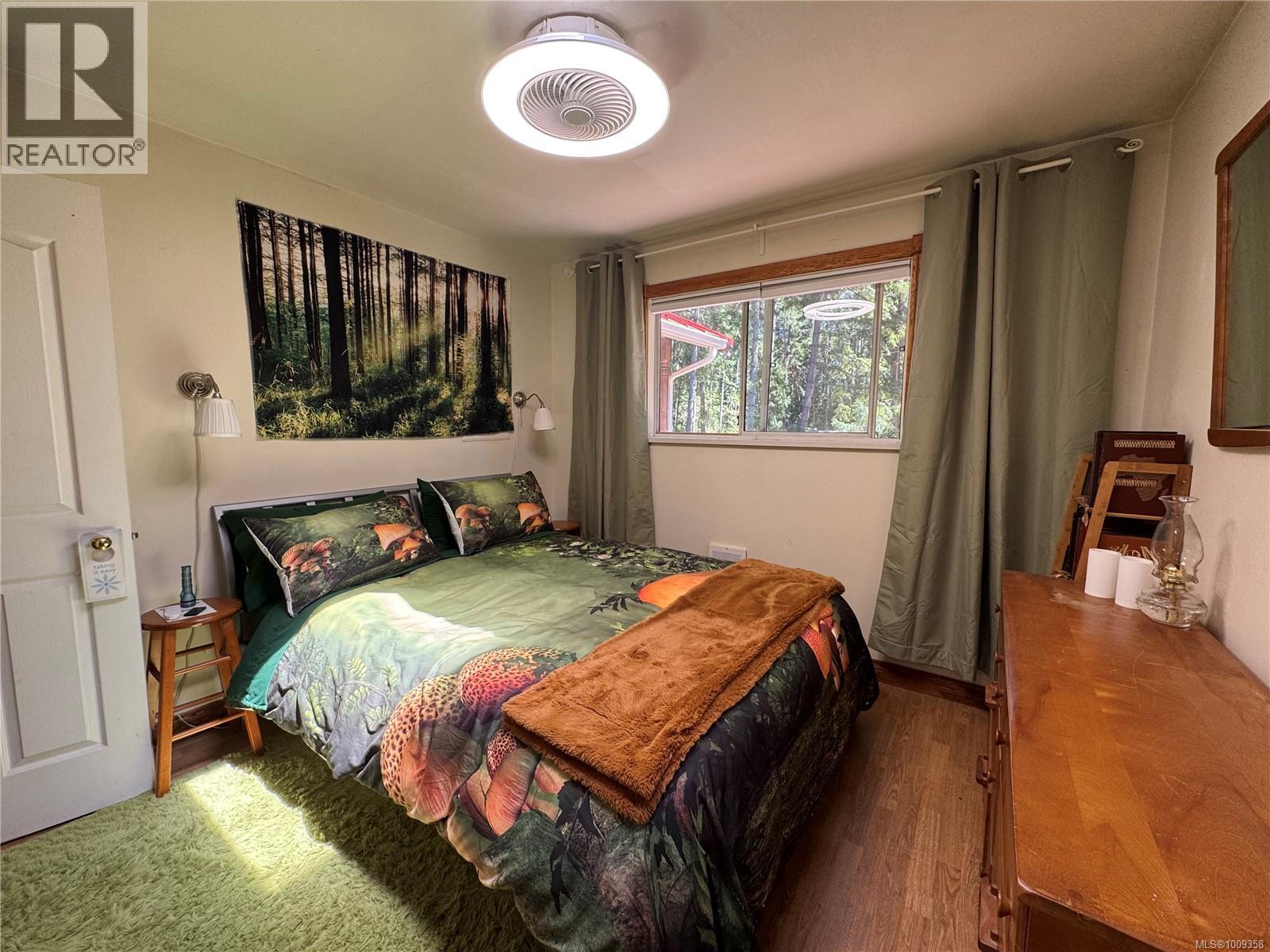 559 Blitz Rd, Mayne Island