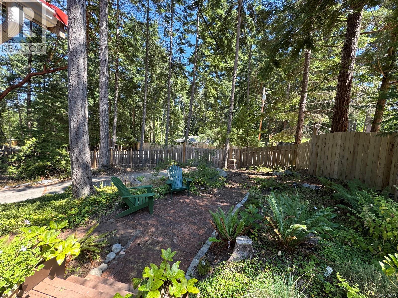 559 Blitz Rd, Mayne Island