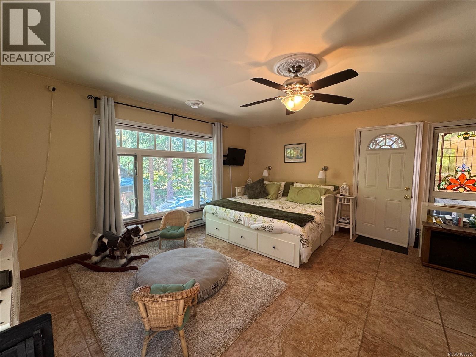 559 Blitz Rd, Mayne Island