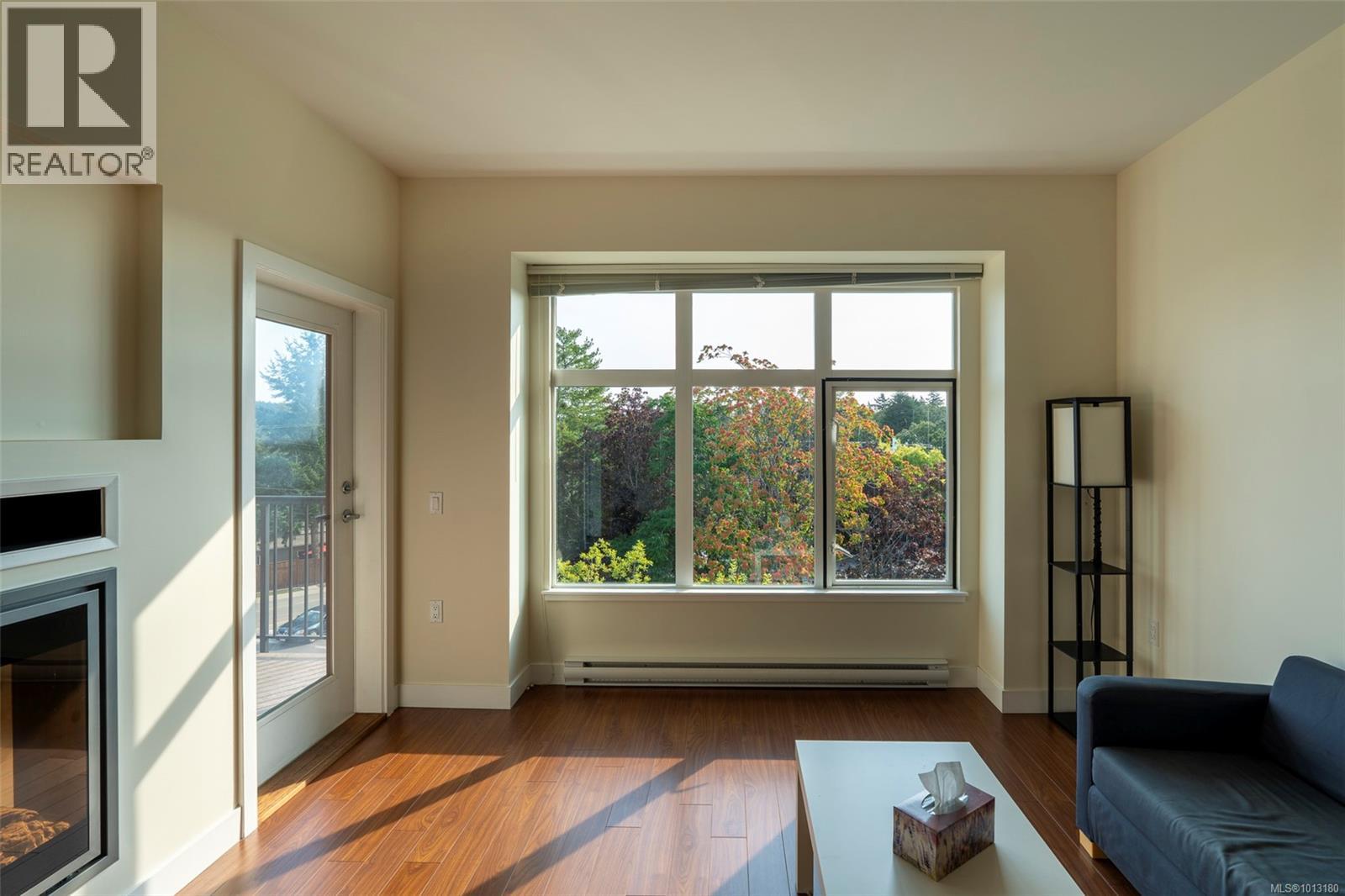 402 4030 Borden Street, Saanich