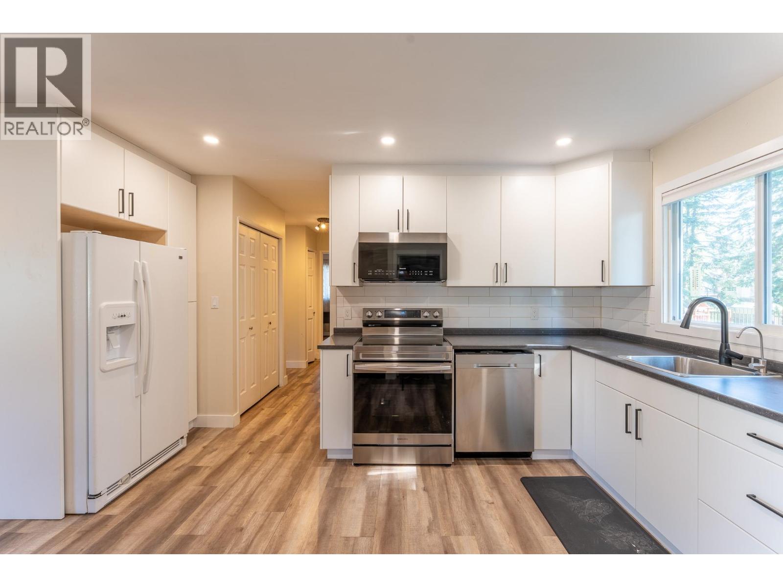 2886 LANGLEY CRESCENT - 7