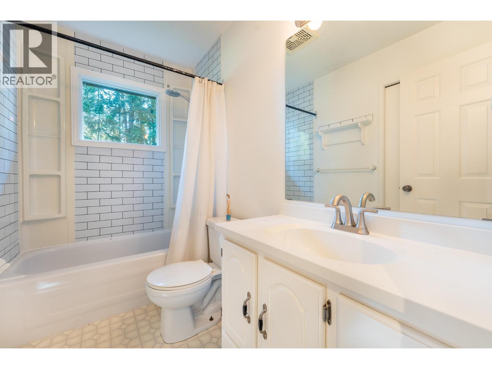 2886 LANGLEY CRESCENT - 15