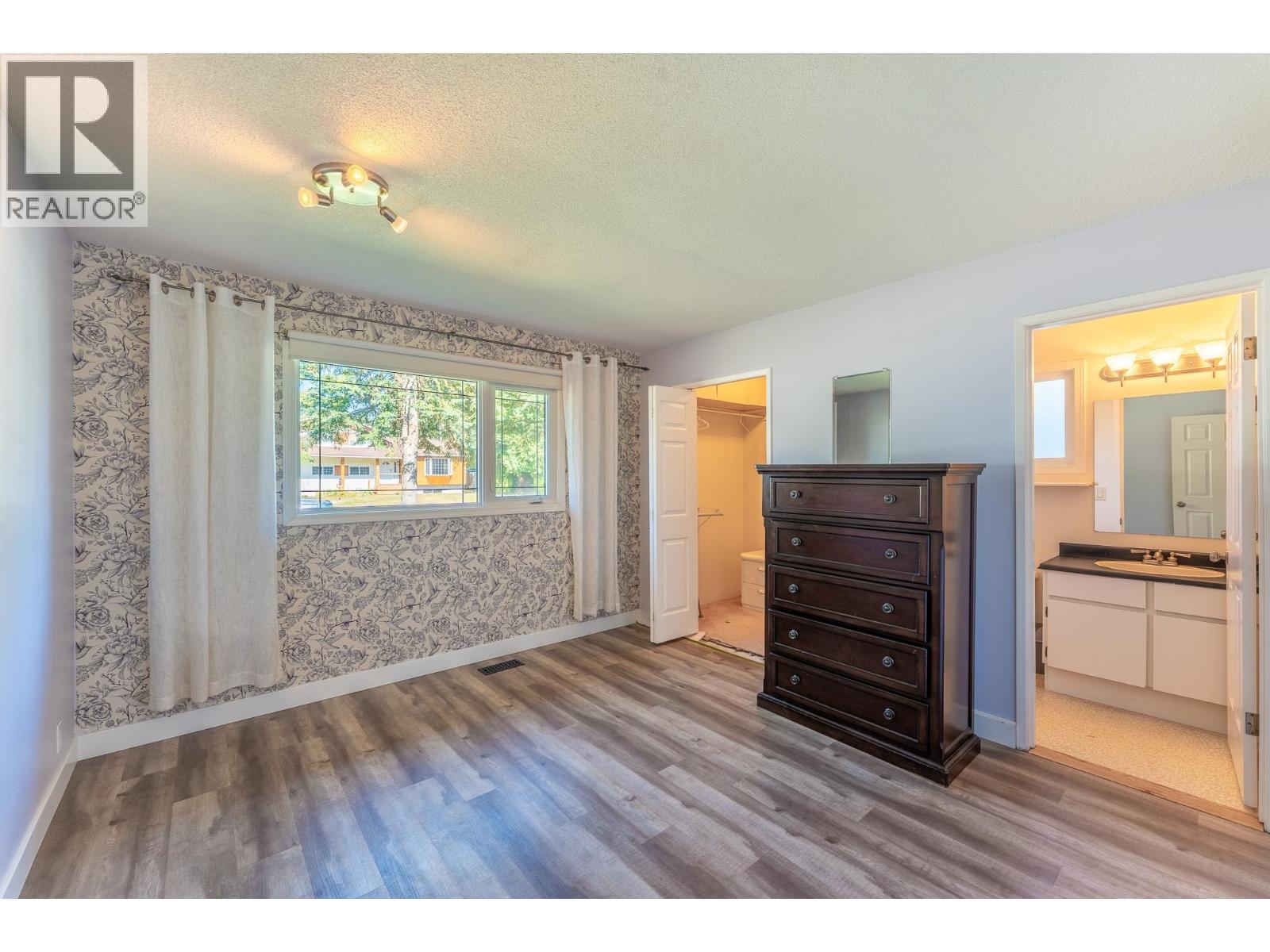 2886 LANGLEY CRESCENT - 12