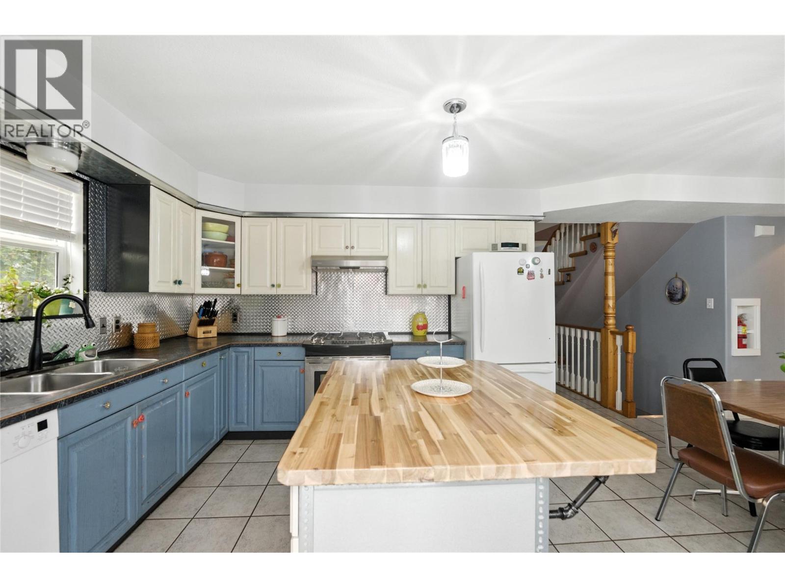 501 5th Avenue, Castlegar