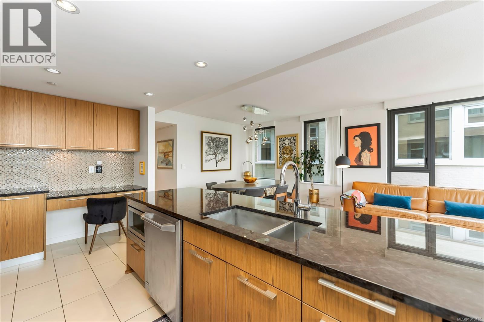701 608 Broughton Street, Victoria