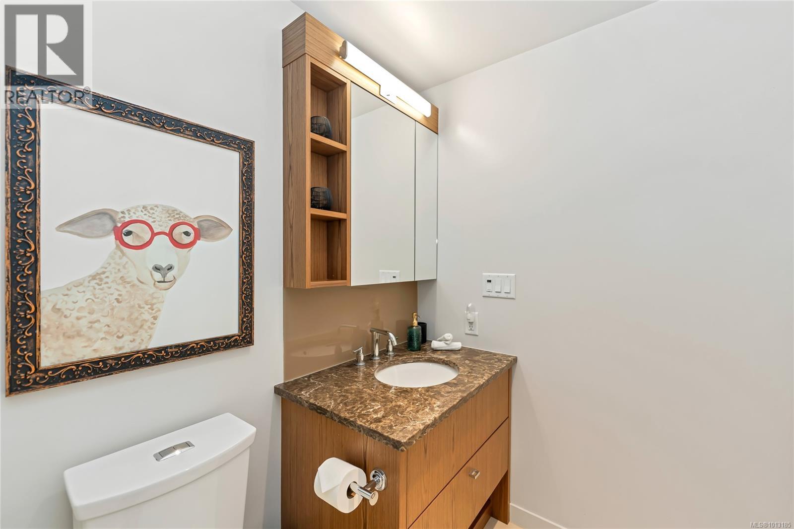 701 608 Broughton Street, Victoria